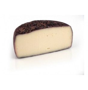 Formaggio di pecora affinato nelle vinacce di Aglianico