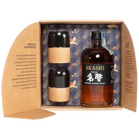 akashi meisei con bicchieri