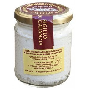 Ricotta ascuante o ricotta forte è una ricotta inacidita e molto piccante