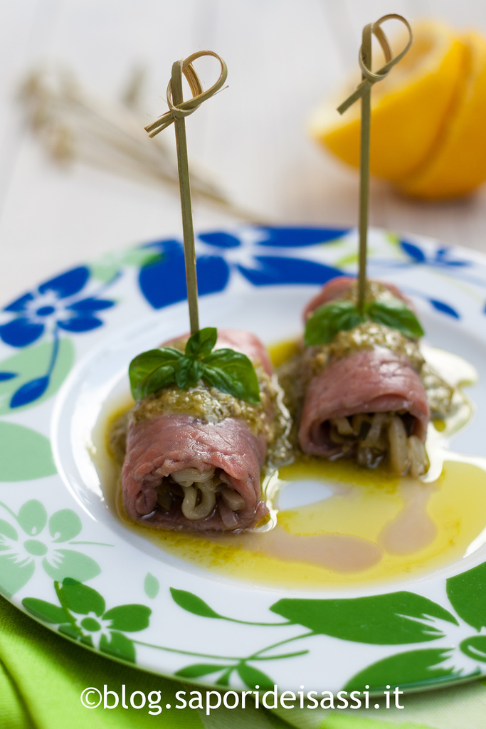 Carpaccio di manzo, zucchine alla scapece e pesto