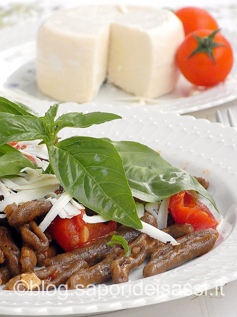 Cavatelli grano arso, pomodorini e cacioricotta 