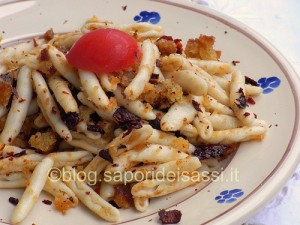 Cavatelli mollica fritta e peperoni cruschi