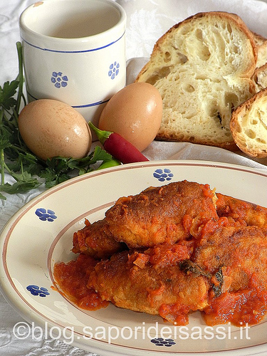 Polpette con mollica di pane di Matera e uova al sugo