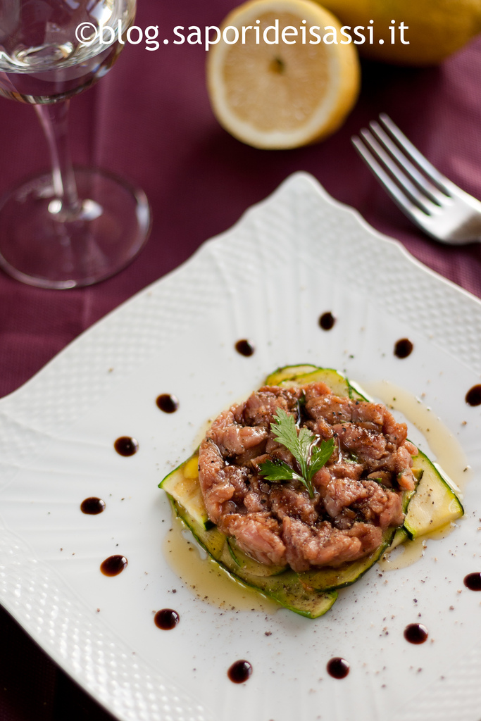 Tartare di manzo e zucchine grigliate